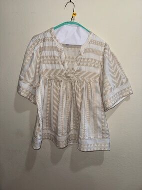 Old Navy Cream and Beige Patterned V-Neck Tunic Top. 21 inches ptp.